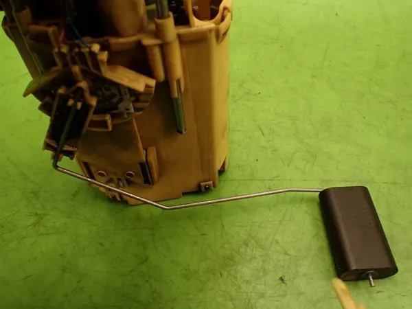 Sensor de nível de combustível VW PASSAT B6 2.0 TDI image 10