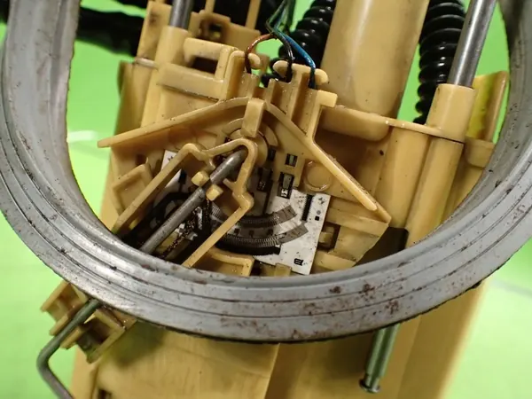 Sensor de nível de combustível VW PASSAT B6 2.0 TDI image 8