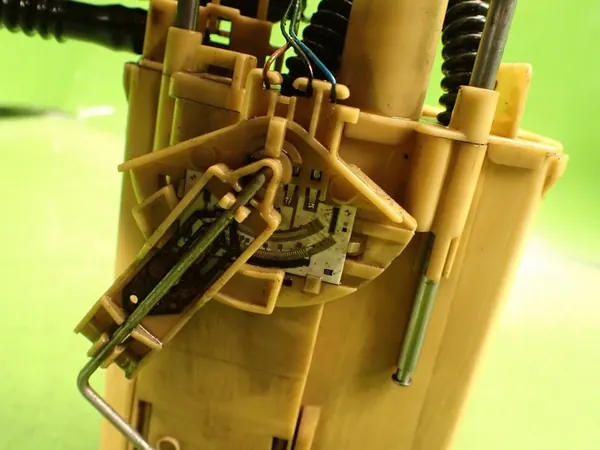 Sensor de nível de combustível VW PASSAT B6 2.0 TDI image 9