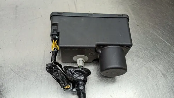 Pompe de verrouillage central OEM 1H0962257E VW Polo III image 4