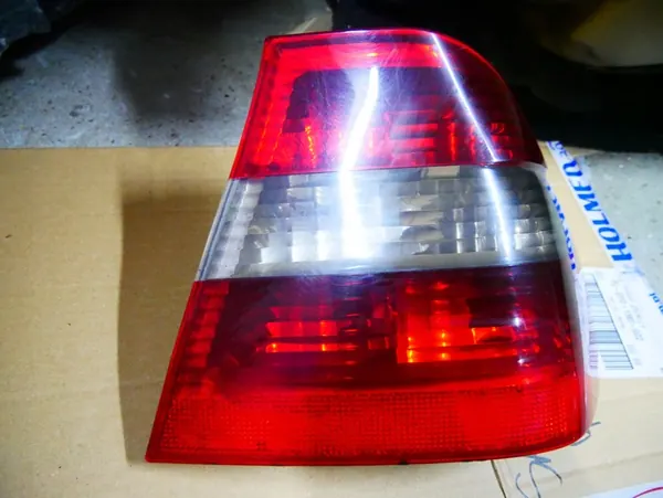 BMW E46 Sedán Lámpara Trasera Derecha 6910532 image 2