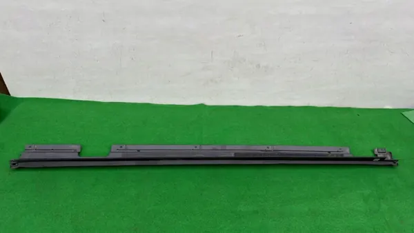 Porsche Macan Höger Tröskellist OEM 95C853752B image 3