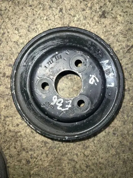 BMW Servostyrningspump remskiva OEM 1722556 Begagnad image 2