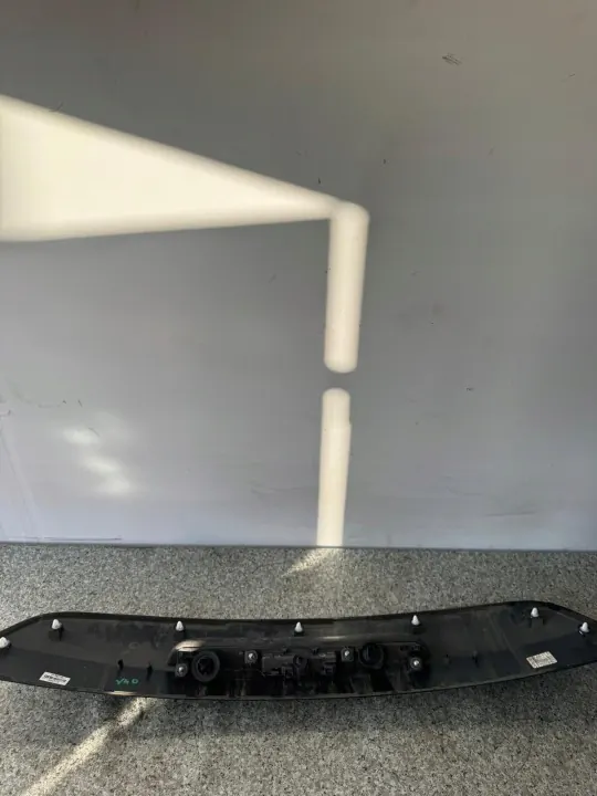 Bandeau de hayon d'occasion OEM 31301301 Volvo V40 image 3