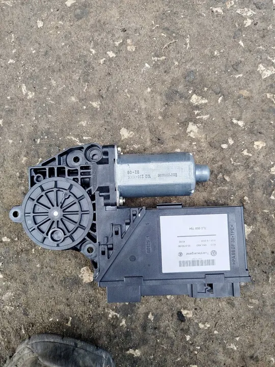 Motor do limpador traseiro direito Volkswagen Touareg 7L image 2