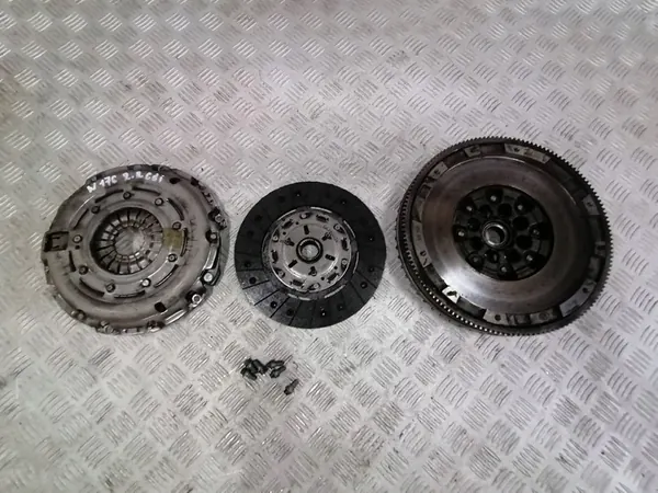 MERCEDES W117 W176 2.2 CDI Kaksimassavauhtipyörä image 2