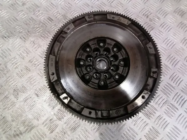 MERCEDES W117 W176 2.2 CDI Kaksimassavauhtipyörä image 6