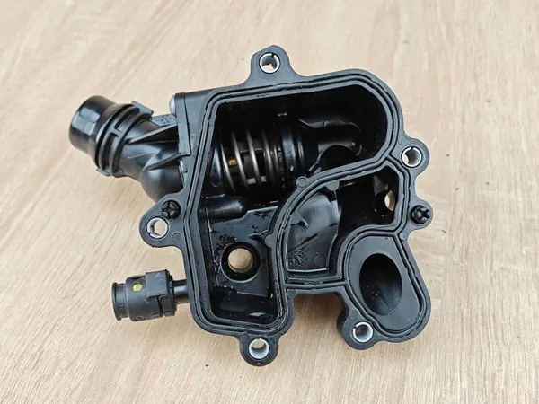 Thermostatgehäuse OEM 8581627 für BMW 2.0D image 4