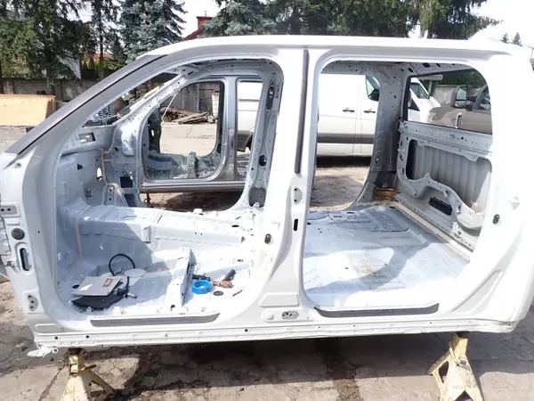 Keskisarana Vasen OEM 61308-0C040 Toyota Tundra 2022- image 2