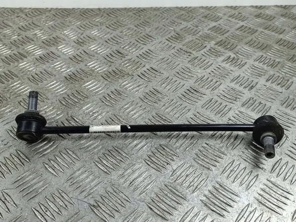 OEM FOB43939 Etuvakainnivel KIA Stingerille image 2