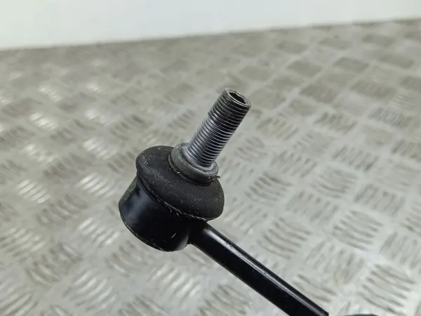OEM FOB43939 Etuvakainnivel KIA Stingerille image 3