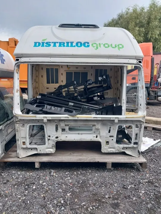 Iveco Stralis Hi-Way smalle cabine OEM Kabina iveco hi way waska image 2