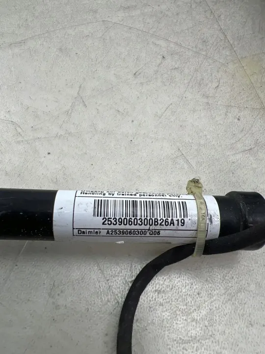Aktiivinen konepelti Mercedes-Benz GLC C253 OEM 2539060300 image 4