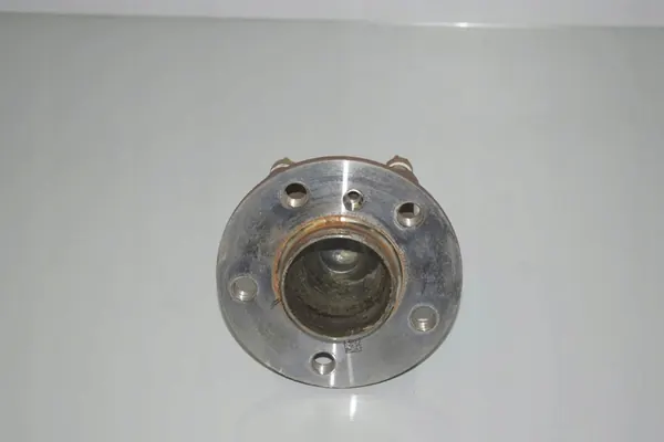 Cuscinetto ruota posteriore sinistra BMW F40 2.0L Diesel 2020 image 2