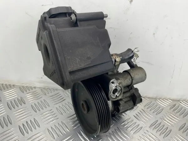 Servostyrningspump Mercedes E350 W212 A0064664501 image 2