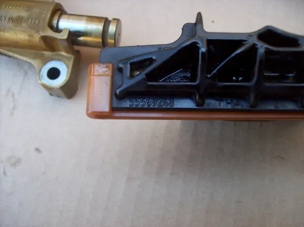 Opel Steuerriemensatz OEM 55500814 - Gebraucht image 3