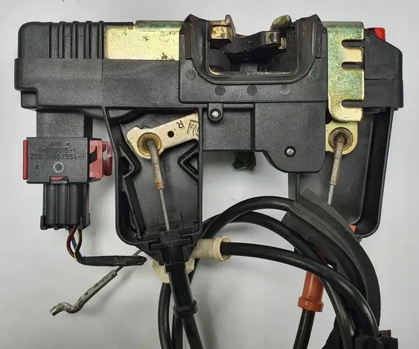 Bakre högra dörrlås OPEL ASTRA J 90561158 image 3