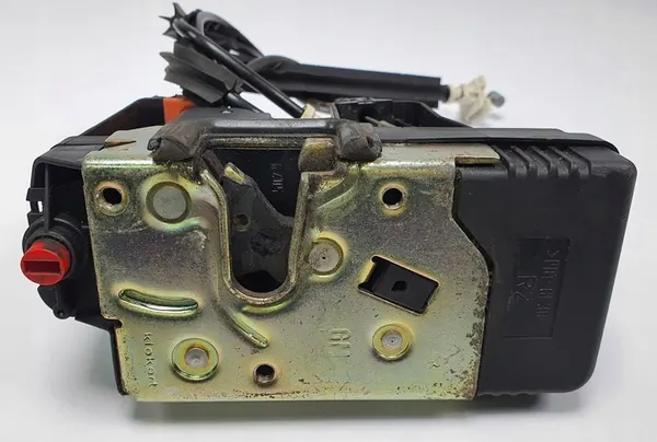 Bakre högra dörrlås OPEL ASTRA J 90561158 image 5