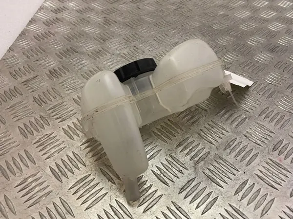 Volvo XC90 2019 Koelvloeistof expansievat OEM 31686041 image 4