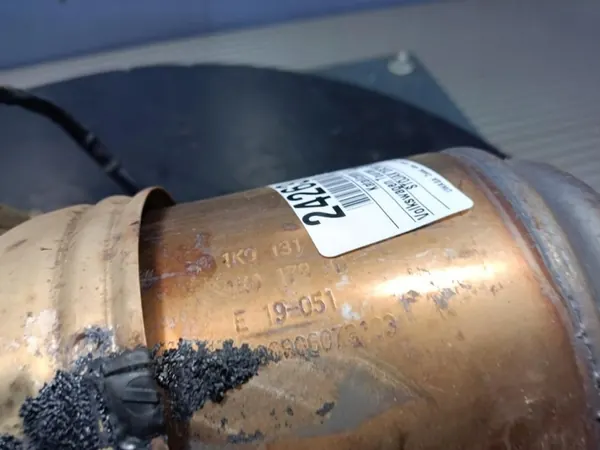 Catalisador VOLKSWAGEN TOURAN I 1.4 TSI 1K0131701EE image 8