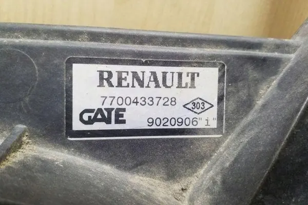 Framstötfångare RENAULT SCÉNIC I 7700433728 image 5