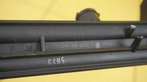 Carril de inyección OEM 35304-38300 para Hyundai 2.4L image 3