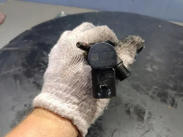 Iniettore MAN CRAFTER II 2.0 TDI 03N130277J image 3