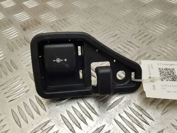 BMW 12V Taka-istukka OEM 044778655 - Käytetty image 2