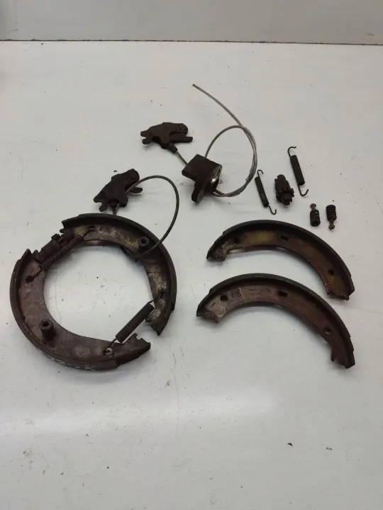 Käsijarrun kenkät BMW 7 E32 1993 OEM 440400 image 2