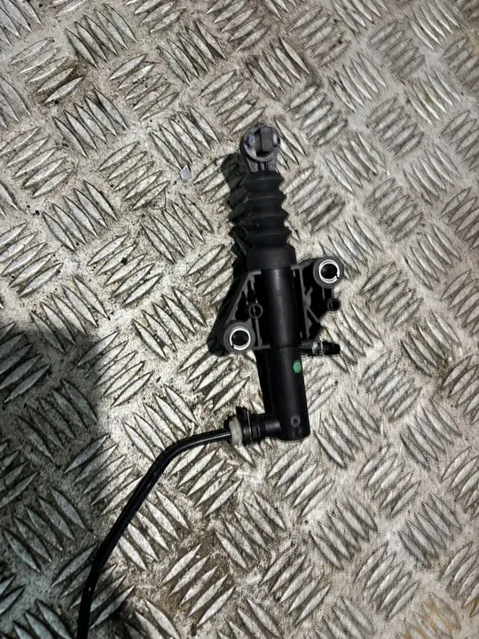 Bomba de embreagem Renault OE 306105360R image 3