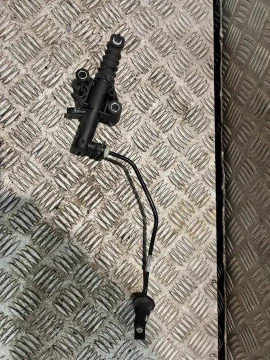 Bomba de embreagem Renault OE 306105360R image 4