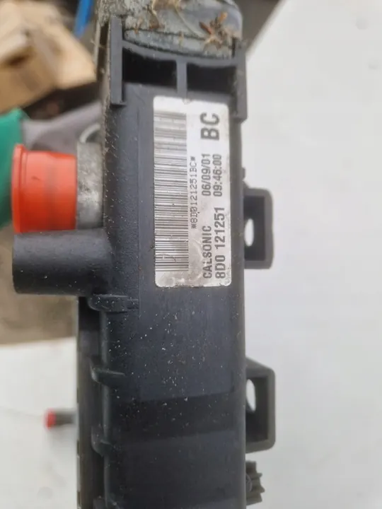 Radiador de agua VW Passat B5 Audi A4 8D0121251 image 8