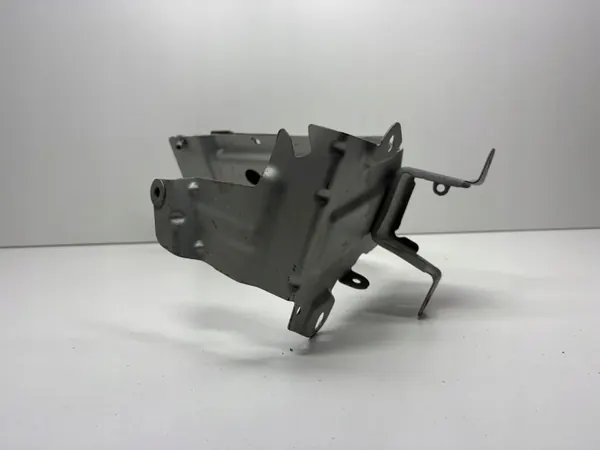 Audi Q7 4M etu vasen lokasuojan kiinnike OEM 4M0821131F image 4