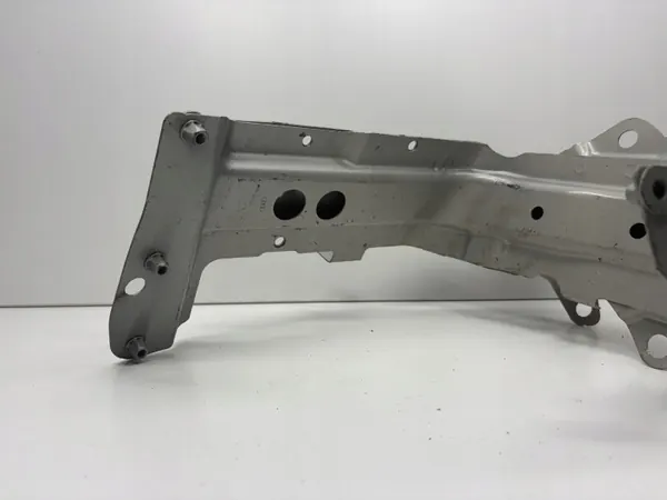 Audi Q7 4M etu vasen lokasuojan kiinnike OEM 4M0821131F image 5