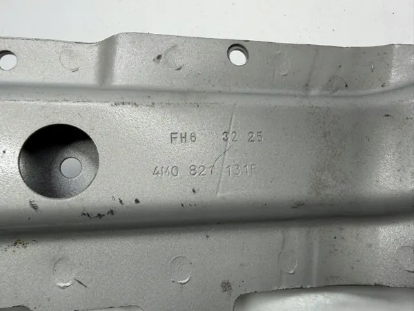 Audi Q7 4M etu vasen lokasuojan kiinnike OEM 4M0821131F image 7