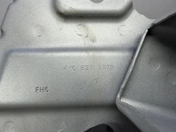 Audi Q7 4M etu vasen lokasuojan kiinnike OEM 4M0821131F image 8