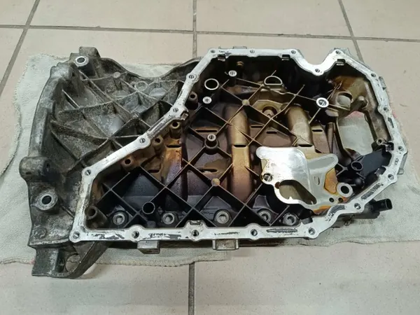 Audi A4 B8 Öljypan OEM 06H103603S - 1.8/2.0 TFSI image 2