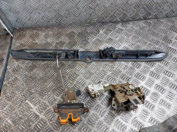 Garniture & Poignée de Coffre Skoda Octavia I OEM 1U9827565A image 6