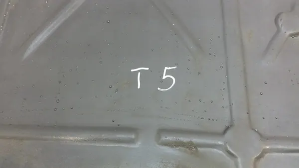 VW T5 T6 Tampa Inferior do Motor 7E0805685A Usada Original image 5