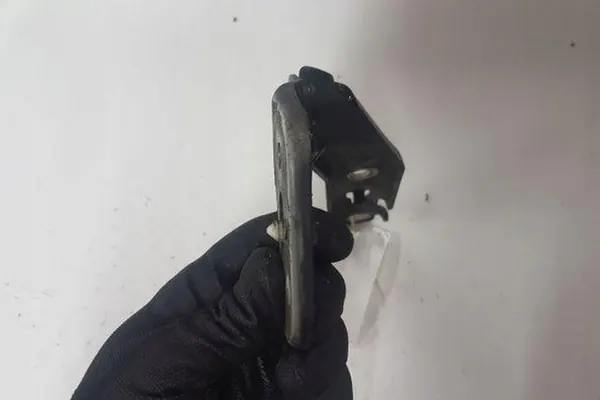 Bisagra de capó izquierda AUDI A6 (4F2, C6) 4F0823301 image 4