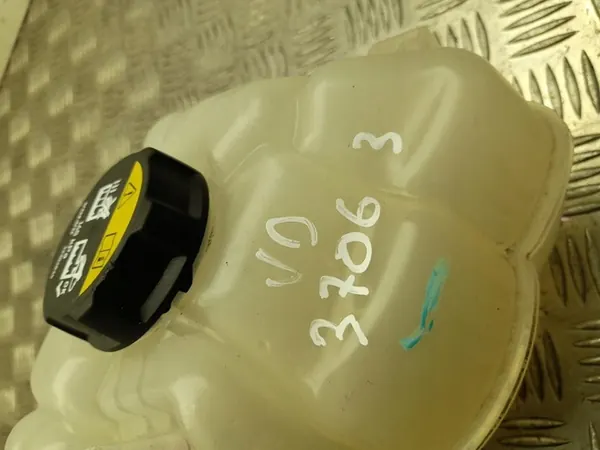 Kühlmittel-Ausdehnungsbehälter Volvo XC60 II 2024 32382635 image 3