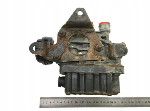 Válvula ECAS MAN OEM 81259026240 - Pieza Usada image 2