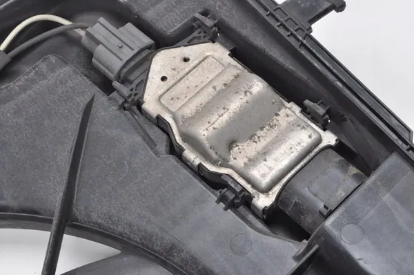 VATTENKYLARFLÄKT MERCEDES W176 A2465000093 image 4