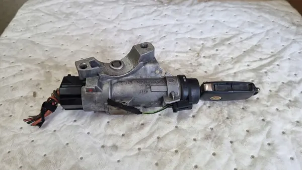 Ontsteekschakelaar OEM 4B0905851Q voor VW Polo 1.9L Diesel image 2