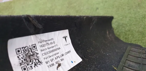 Cache de pilier A inférieur Tesla Model Y OEM 162217200D image 4