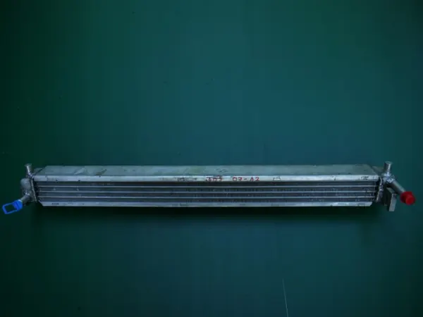 Oljekylarpackning OEM 9D33-8W000-AA för Aston Martin image 2