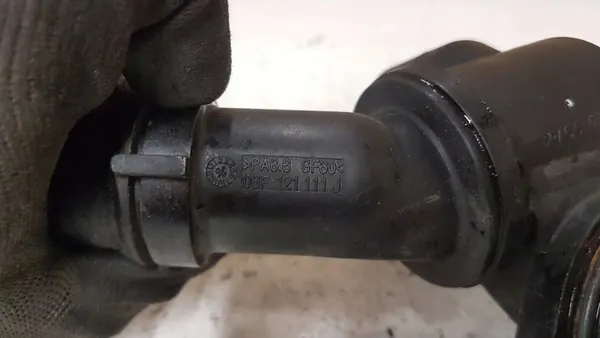 Carcasa de termostato Volkswagen PASSAT B6 06F121111J image 2