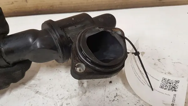 Carcasa de termostato Volkswagen PASSAT B6 06F121111J image 3