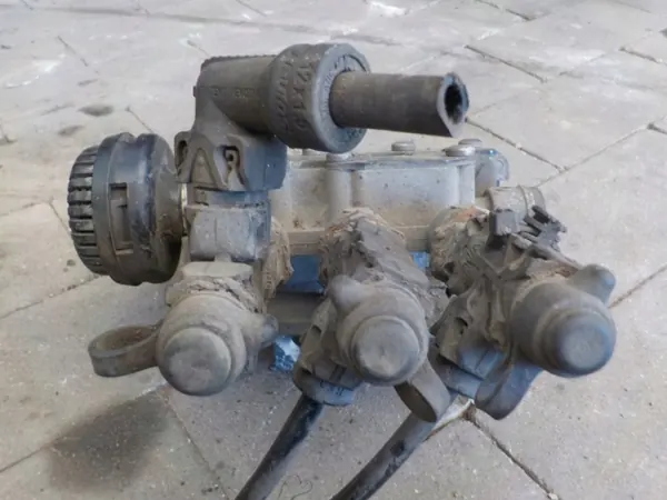 Válvula ECAS OEM 4728800300 para Renault Magnum image 3