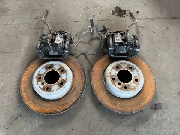 BMW 6 F12 Achter Remklauwen & Schijven OEM KIB19578 image 2
